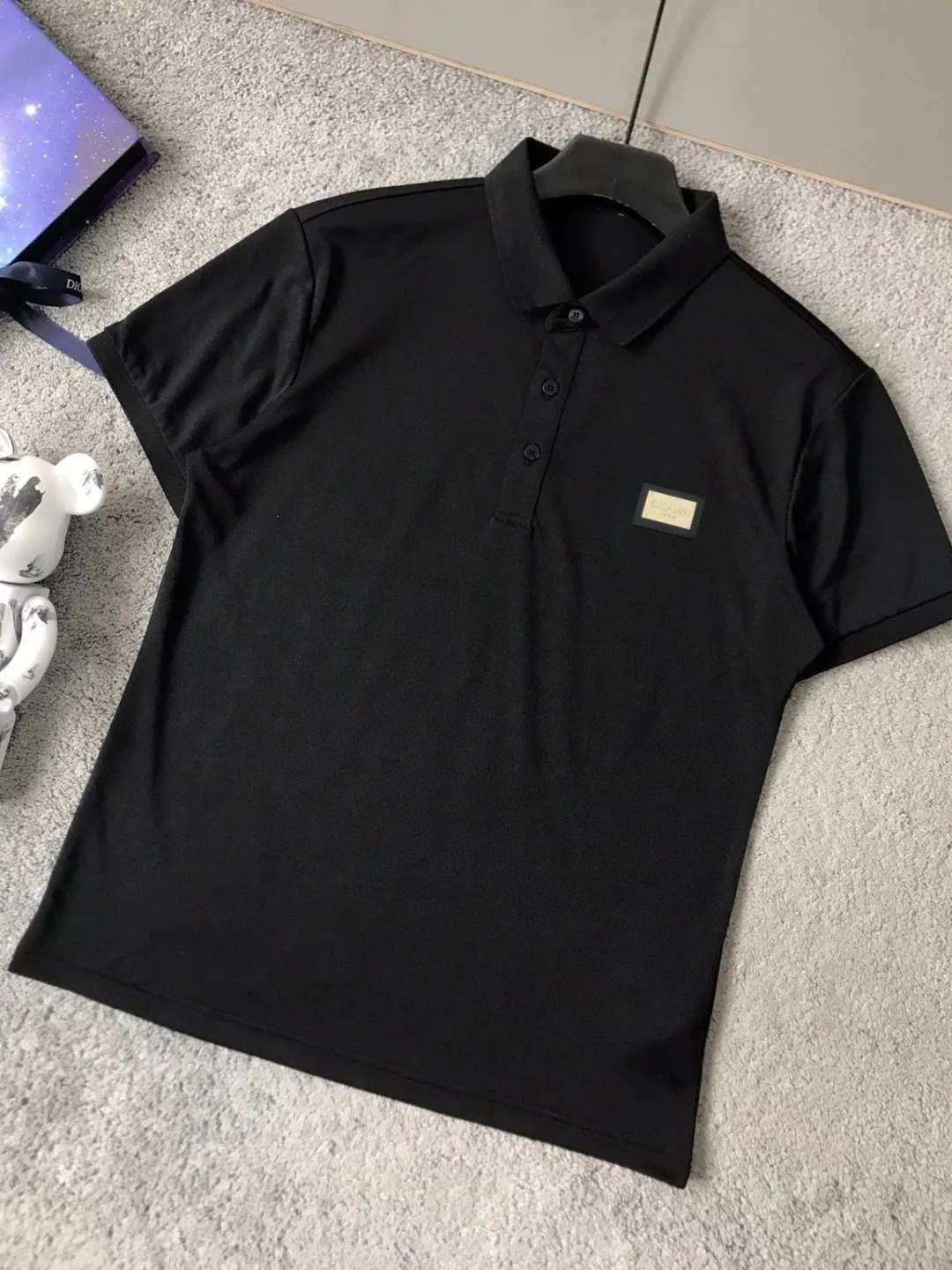 [Balmain] Official website summer men's short-sleeved lapel Polo shirt Premium T-shirt Official website synchronization Customized imported mercerized pique cotton fabric Comfortable to wear, silky Breathable Super heavy duty Chest logo design Versatile business casual style allows you to perfectly combine fashion, leisure and business! A must-have item for trendy men with a handsome upper body. Sizes: M-3XL